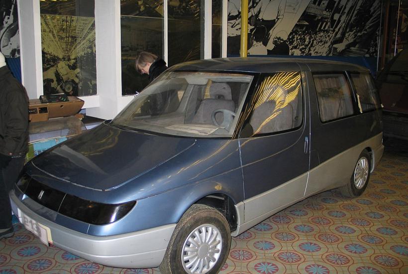 Универсал повышенной вместимости АЗЛК-2139 «Арбат» в музее АЗЛК