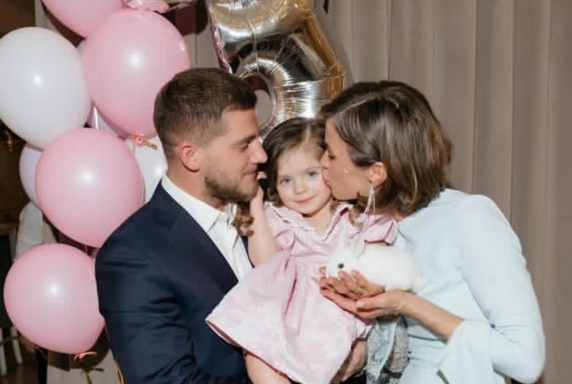 Певица Алекса с семьёй