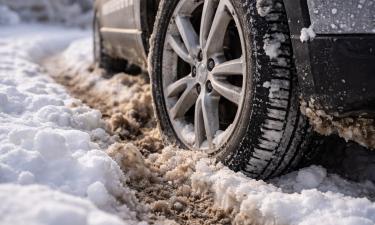 Зимой давление в шинах рекомендуют снижать на 0,2–0,3 бара