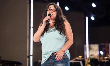 Неожиданный жест от Лолиты: причина, по которой певица опустилась на колени на концерте