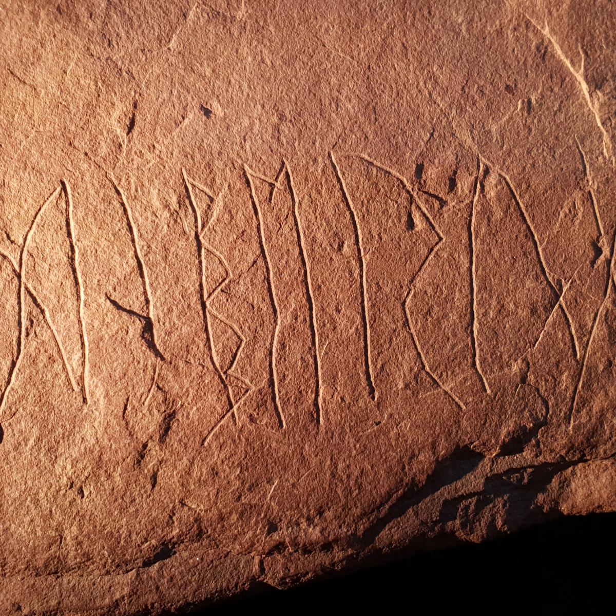 Археологическая сенсация: древний рунический камень мог быть посвящён женщине