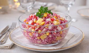 Салат "Огненный калейдоскоп" окрашивают свекольным соком