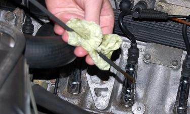 Сколько масла заливать в двигатель: простые советы, которые продлят жизнь вашему автомобилю