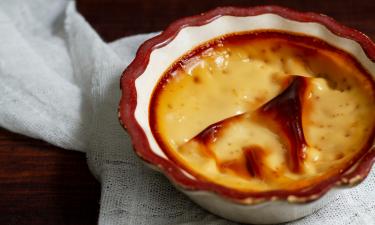 Крем-карамель запекают при температуре 175 градусов