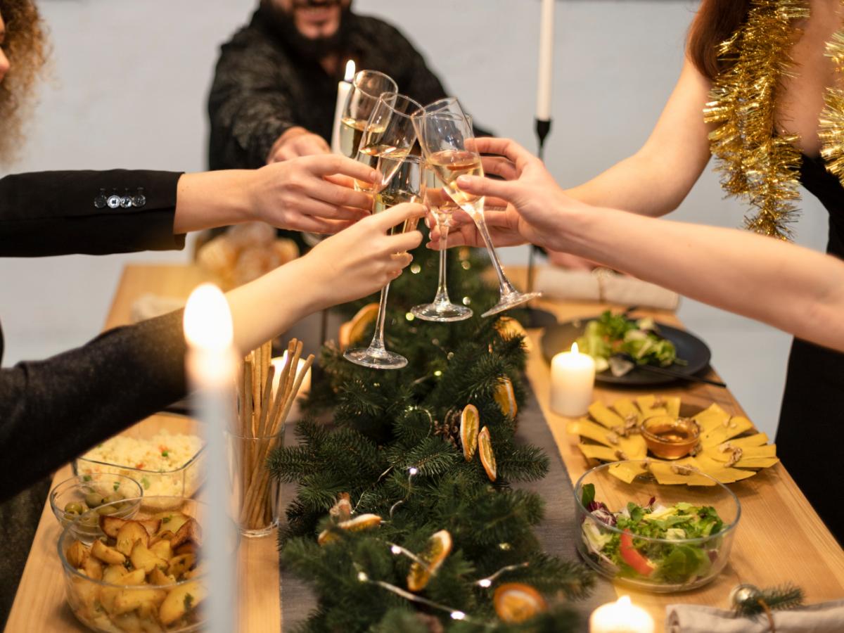 65% россиян встретят Новый год дома или у друзей  исследование Купибилет