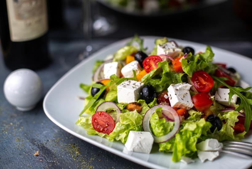 Салат с брынзой и помидорами черри