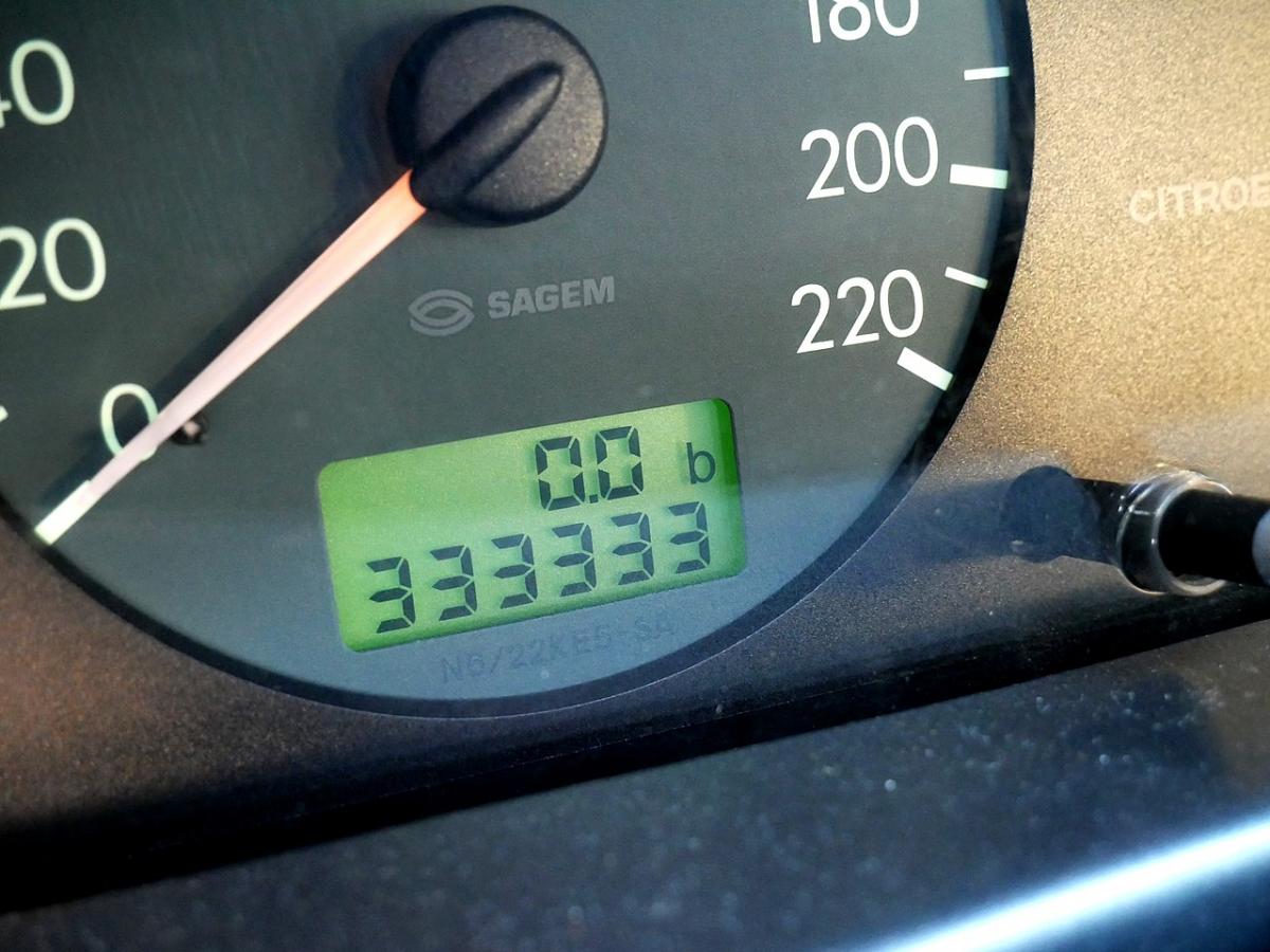 Проверка OBD фиксирует реальные данные ЭБУ по пробегу — Journal des Seniors