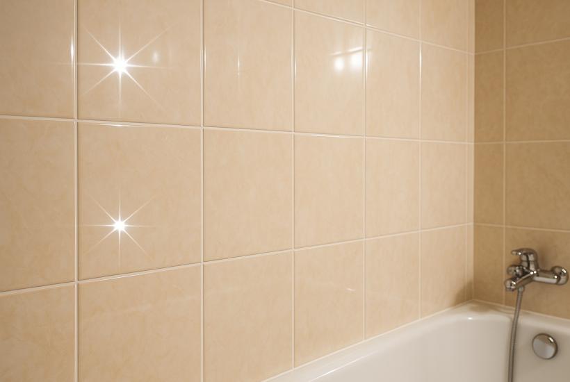 Чистая плитка в ванной