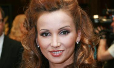 Чехова поддерживает Ковальчук после откровений: что стоит за идеальной семьёй?