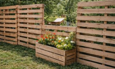 Заборы с промежутками стали самым популярным вариантом зимой