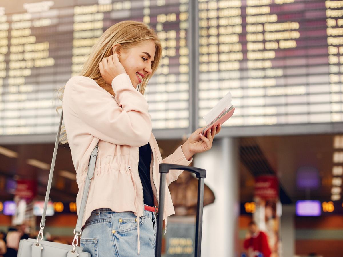 eSIM обеспечивает туристам связь за границей без замены SIM  гиды