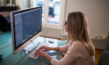 Кварцевое бессмертие: Microsoft хоронит флешки и диски — технология записи данных на стекло