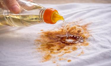 Кофейные пятна исчезают за 15 минут: трюк, который стоит знать до беды