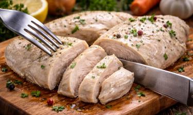 Куриное филе варят без кипячения после повторного закипания