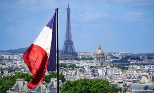 В Париже вооружённый мужчина угрожал полицейским