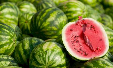 Секреты спелого арбуза: выбираем лучший вкус по цвету, весу и звуку и полоскам на кожуре