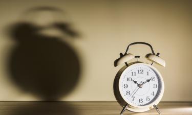 Когда время ломается: в этих пяти фильмах день повторяется бесконечно — но не как в Дне сурка