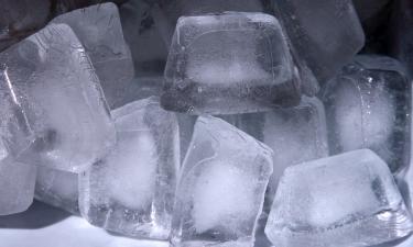 Маленький кубик льда предотвращает сухость котлеты