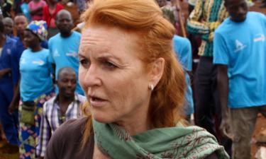 Шпаргалка от герцогини: как бывшая супруга принца Эндрю ловко уходит от неприятных тем