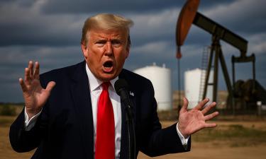 Китай укрепляет лидерство в мире на падении цен на российские нефть и газ