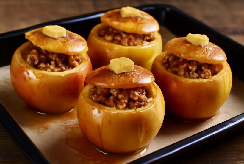 Запечённые яблоки с мёдом и грецкими орехами