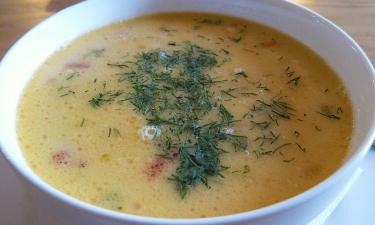 Традиционный рождественский рыбный суп готовят на крепком бульоне