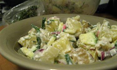 Картофельный салат стал символом рождественского стола — iDNES