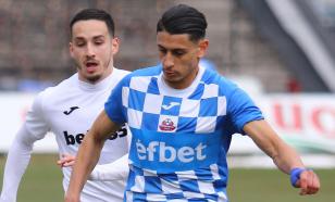 Футболист Сенхаджи начал изучать русский язык после перехода в "Факел"