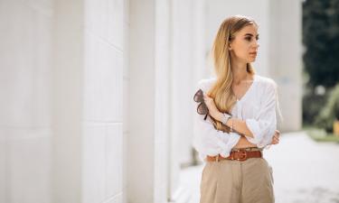 Француженки обычно отказываются от яркого зимнего гардероба — стилист Волконская