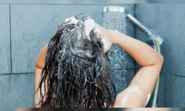 Шампуни с сульфатами смывают естественный липидный слой с кожи головы и волос