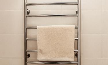 Не просто сушит полотенца: тайная миссия прибора, без которого ванная превращается в болото