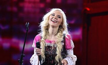 Суд снял запрет: Пелагея наконец-то повезла дочь на море