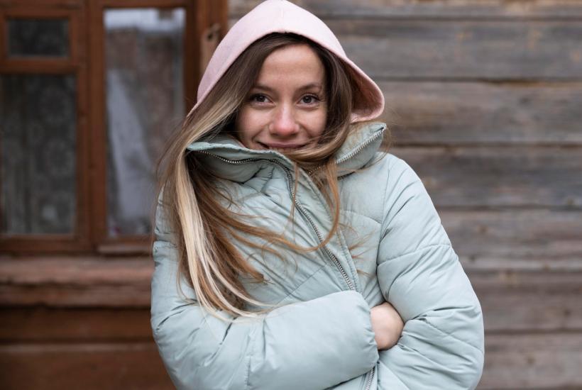 Девушка в зимней куртке