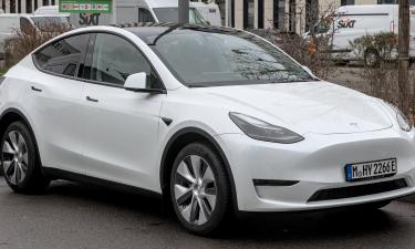 Владельцы Tesla чаще оправдывают нарушения на дороге — CAR & MOTOR