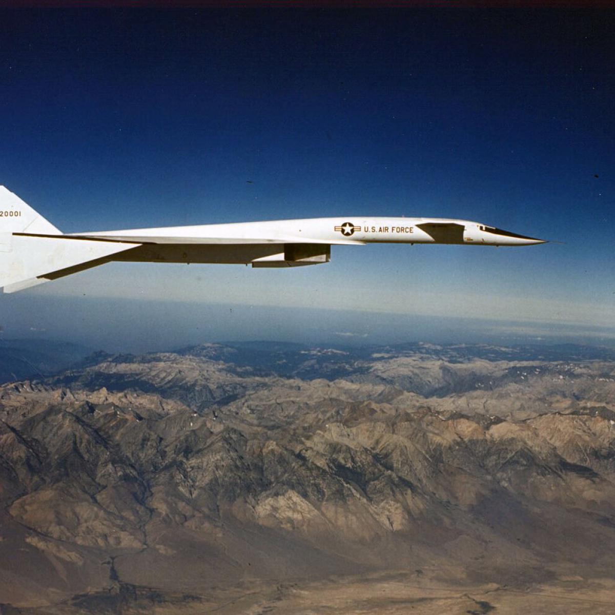 Тихий сверхзвук — это реально: новый самолёт летает быстрее звука, но не оглушает людей