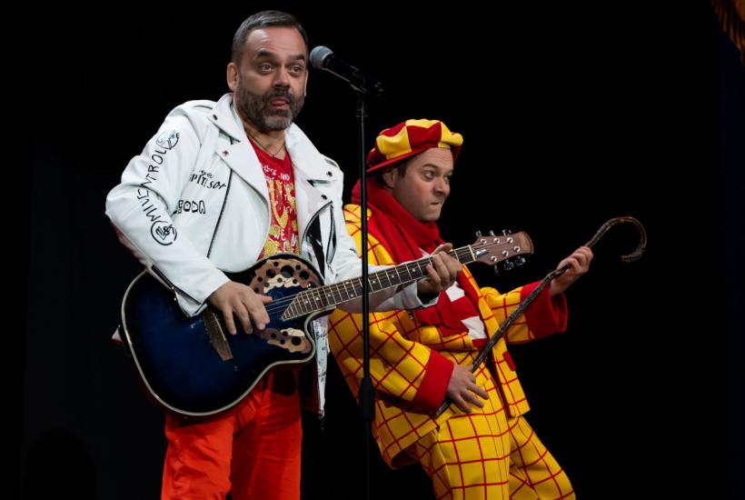 Сцена из шоу Театра кошек Куклачева Самый добрый клоун