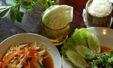 Ресторан в Паттайе под прицелом: скандал из-за откровенных нарядов хозяйки