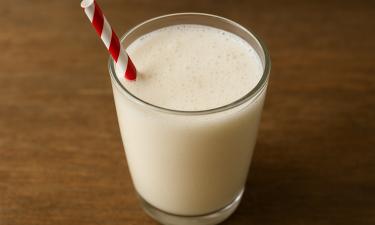 Кулинары: для коктейля по-советски нужно 12%-ное мороженое и ледяное молоко