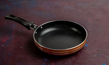 Скрытая угроза для здоровья: немедленно выбросьте сковородку с антипригарным покрытием