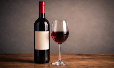 Красное вино приравнивают по вреду к водке — гастроэнтеролог Сергей Вялов