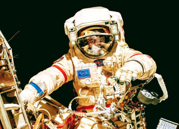 Из-за этой вещи космонавты лишаются ногтей после выхода в открытое пространство