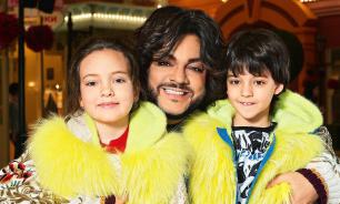 Киркоров признался, что его детей травят в школе из-за его операции по увеличению ягодиц