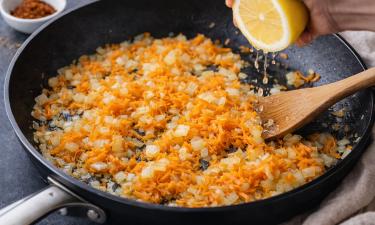 Обычная поджарка обретает характер: ингредиент, превращает овощи в ароматную основу