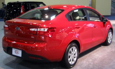 Новые не по карману — старые в почёте: кто теперь правит рынком подержанных авто