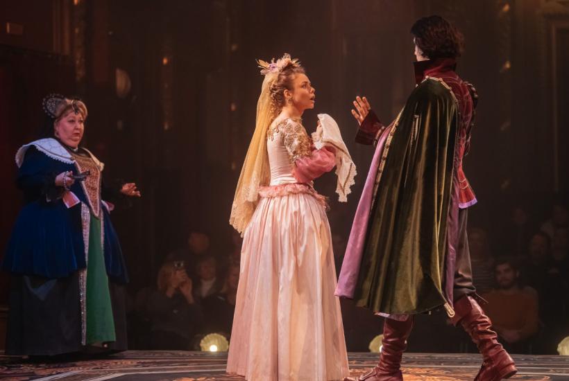 Сцена из спектакля Театра на Трубной Безумные влюбленные