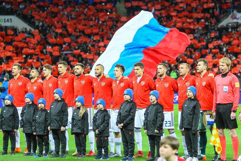 Сборная России с флагом