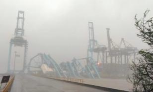 Три крана рухнули в крупном контейнерном порту близ Мумбаи
