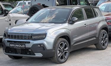 Папа Франциск, карабинеры и электрический Jeep: что стоит за исторической миссией нового внедорожника