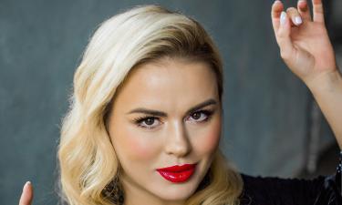 Анна Семенович приостановила выступления из-за проблем со здоровьем