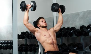 Тяжелоатлет Михаил Кокляев назвал вред ежедневных тренировок без восстановлени